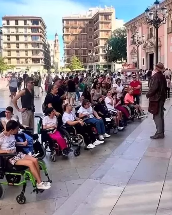 Who is Indiana Tours and why choose us to visit Pe&ntilde;iscola this summer?