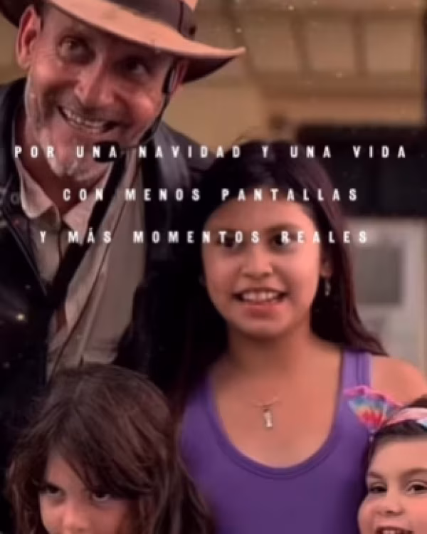 Menos pantallas y m&aacute;s momentos reales: la magia de reconectar en familia esta Navidad