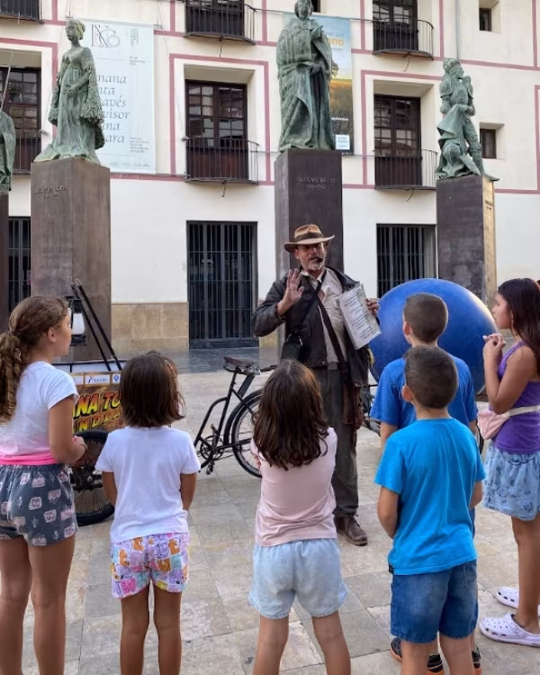 Aventura, historia, el Santo Grial y experiencias familiares con Indiana Tours